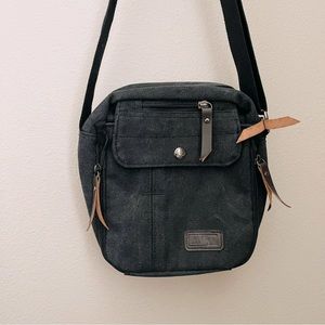 🌸 Stylish Crossbody Bag